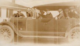 OLD PHOTO LARGE OLDTIMER WITH BOYS - VIEILLE VOITURE AVEC GARCONS 13.5 X 8CM - Cars