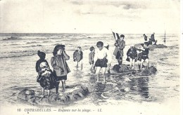 BASSE NORMANDIE - 14 - CALVADOS - COURSEULLES - Enfants Sur La Plage - Animation - Courseulles-sur-Mer