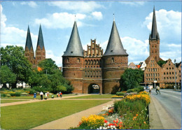 Lübeck - Blick Auf Sankt Marien Holstentor Und Sankt Petri 6 - Lübeck