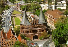 Lübeck - Blick V Aussichtsturm St Petri Auf Das Holstentor 1 - Luebeck