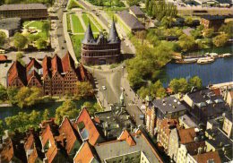 Lübeck - Holstentor Und Salzspeicher Vom Petrikirchturm - Lübeck