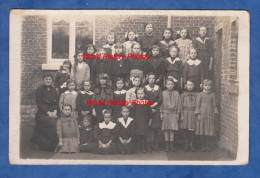 CPA Photo - HAM Sur HEURE - Une Classe De L'Ecole Des Filles Avec Institutrice - 1910 / 1920 - Ham-sur-Heure-Nalinnes