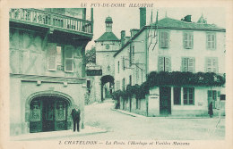 63 // CHATELDON    La Poste, L'horloge Et Vieilles Maisons,   Puy De Dome Illustré - Chateldon