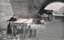 CARDEUR à L'ouvrage Sous Le Pont Marie - Souvenir Des Biscuits Georges - Dos Vierge   - 2 Scans - Petits Métiers à Paris