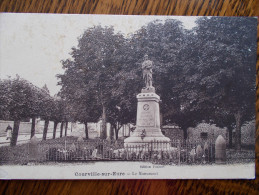 28 - COURVILLE Sur EURE - Le Monument. - Courville