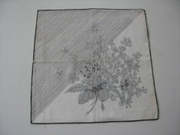 Pochette /mouchoir Années 1945/50 Boquet Noir   Roses  Sur Fond Blanc Fantaisie Neuf TBE 28 X 28 Cm Env" - Fazzoletti