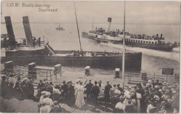 ROYAUME-UNI,ANGLETERRE,EN GLAND,UNITED KINGDOM,HAMPSHIRE,I O W BOATS LEAVING SOUTHSEA,PORTSEA,foule,19 10 - Portsmouth