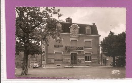 18 GRACAY L'HOTEL DE VILLE VOITURES      TIMBREE   1955  ECRITE    2 SCANS - Graçay