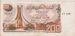 BILLET ALGERIE - 200 Dinars Du 23 03 1983 - Pick 135 - Algeria