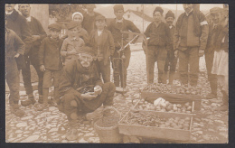 Delcampe - TRADE - Market, Markt - Verkäufer Von Obst Und Gemüse, Sellers Of Fruit And Vegetables, Old Photo Postcard - Märkte