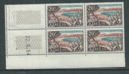 France N° 981 XX Baie D'Ajaccio  En Bloc De 4 Coin Daté Du  22 . 6. 54 ; 1 Trait Sans Charnière, TB - 1950-1959