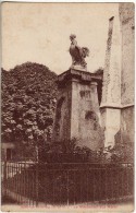 77 - ISLES Les VILLENOY -  Le Monument Aux Morts - Non Ecrite - Other Municipalities