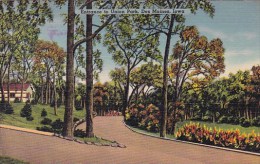Entrance To Union Park Des Moines Iowa - Des Moines