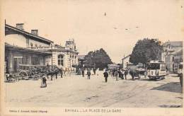 Epinal   88     Tramway Dans Les Rues....Place De La Gare - Epinal