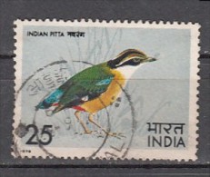 INDIA, 1975, ERROR, Indian Birds,25p Stamp, "Fish In The Beak Of The Bird", 1 V, FINE USED - Variedades Y Curiosidades