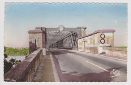 SAINT ANDRE DE CUBZAC - N° 955 - L' ENTREE DU PONT DE CUBZAC - FORMAT CPA - Cubzac-les-Ponts