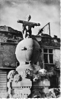 FRIEDRICHSHAFEN Monument à Zeppelin Haut De La Fontaine Devant Les Ruines De La Mairie CPSM - Friedrichshafen