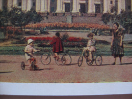 Carnet D'entiers Postaux D'URSS : Thème Enfants à Vélo, Voiture Bus Bateau, Théatre, Lampadaire, Jardin Fontaine, Statue - Ciclismo