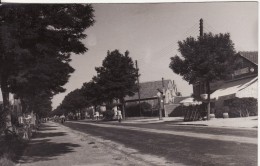 Carte Postale Photo ORMESSON-SUR-MARNE (Val De Marne) Route De Provins-Restaurant Maxim-Pompe Essence Vélo Bicyclette - Ormesson Sur Marne