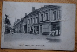 89 : Treigny - La Grande-Rue - Animée - Commerces - Epicerie - Plan Inhabituel - Petites Taches - (n°3249) - Treigny