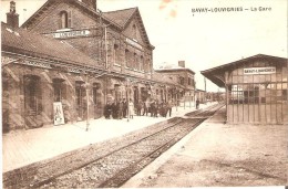 BAVAY-LOUVIGNIES (59570) : Intérieur De La Gare. Belle Petite Animation. - Bavay