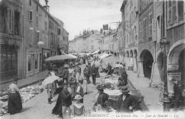 Remiremont    88     La Grande Rue.     Marché        (voir Scan) - Remiremont