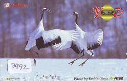 Télécarte Japon  OISEAU * GRUE En VOL *  CRANE BIRD  * VOGEL (3992) PHONECARD JAPAN * TELEFONKARTE KRANICH - Sperlingsvögel & Singvögel
