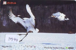 Télécarte Japon  OISEAU * GRUE En VOL *  CRANE BIRD  * VOGEL (3994) PHONECARD JAPAN * TELEFONKARTE KRANICH - Sperlingsvögel & Singvögel