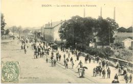 71/ CPA A - Digoin -La Sortie Des Ouvriers De La Faiencerie - Digoin