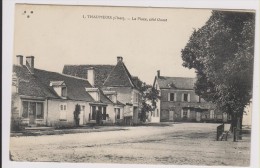 D18 - THAUMIERS - LA PLACE COTE OUEST - (DANS LE FOND ECOLE ET MAIRIE) - état Voir Descriptif - Thaumiers