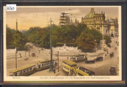 BERLIN - VOR DEM BRANDENBURGER TOR MIT SIEGESSÄULE - TRAMWAY - TB - Brandenburger Deur