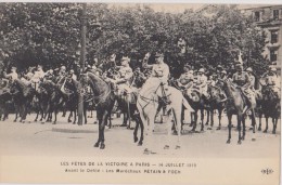 Cpa ,paris Avant Le Défilé Du14 Juillet, Les Maréchaux Pétain Et Foch ,défilé En Cheval,1919,75 - Personajes