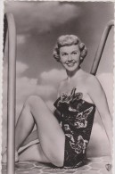 Doris Day Bye ,par Warner Bros,tenue De Bain Et Sexy Avec Papillon - Pin-Ups