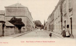 CPA  LOUE , Rue Fariat ,la Poste  Et L' école Primaire Supérieure - Loue