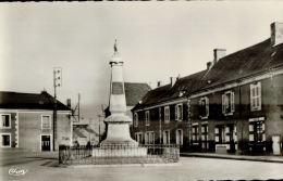 CPSM LUCHE PRINGE  , Place Du Monument Aux Morts - Luche Pringe