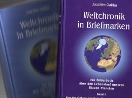 Weltchronik In Briefmarken 1997 Band I+II Gabka 50€ Sachbuch Entstehung Der Erde Mit Je über 800 Postwertzeichen Belegt - Other & Unclassified