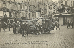 PARIS - 1er Mai 1906 - à La Suite D'un Commencement D'émeute, Un Omnibus  Est Renversé Sur .........N D 4 - Autres