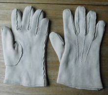 PAIRE DE GANTS EN COTON MOLLETONNE BLANC CASSE - Autres & Non Classés