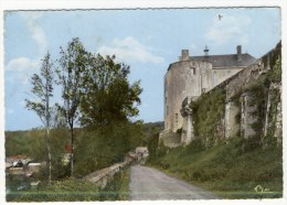 COUHE VERAC -  Perspective Vers La Tour De L'Ancien Château.  . CPM Dentelée. - Couhe