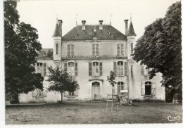 COUHE VERAC -  Château Abbaye De Valence. CPM Dentelée. - Couhe