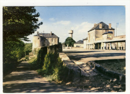 COUHE-VERAC. -  La Place Du Champ De Foire Et Le Pensionnat Saint-Martin.  - CPM - Couhe