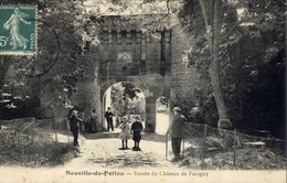 Dépt 86 - NEUVILLE-DE-POITOU - Entrée Du Château De Furigny - Très Animée - Neuville En Poitou