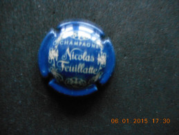 Capsule De Champagne NICOLAS FEUILLATTE écriture Noire Sur Fond Bleu Marine - Feuillate