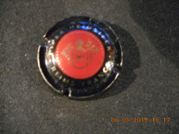 Capsule De Champagne PIPER HEIDSIECK Lettres Dorées Sur Fond Noir Et Rouge - Heidsieck, Charles