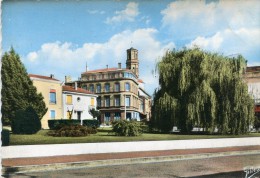 CPSM 33  PAUILLAC PLACE DE LATTRE DE TASSIGNY 1964  Grand Format 15 X 10,5 - Pauillac