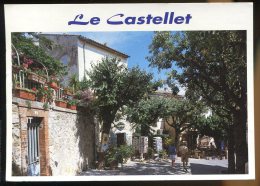 CPM 83 LE CASTELLET Promenade Dans Les Rues Du Village - Le Castellet