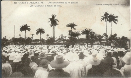 Etr - Guinée - Fête Musulmane De La Tabaski - Ces "Messieurs" Baisent La Terre - Guinée