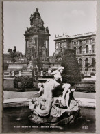 Wien, Kaiserin Maria Theresia Denkmal - Musea