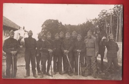 NK-14 Foto-Karte Militär  Militaires Kavalerie Pferde Weiss Und Schwarz, Feld-Batterie 28, Gelaufen Nach Solothurn. - Laufen-Uhwiesen 