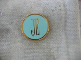 Pin´s Embleme Du Parfum JE De Jacques Esterel - Perfume